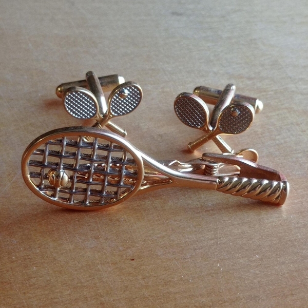 Vintage Tennis Racket Cufflinks and Tie Clip Set – Gold Tone – Men's Sports Accessory – Gift for Tennis Lover – 1980s